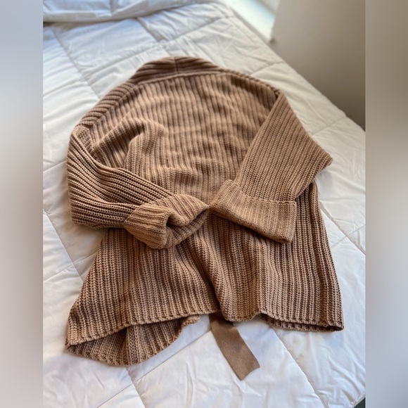 Cozy Corner Taupe Chunky Knit Belted Cardigan Sweater
Sz S LULU’s - Picture 5 of 7